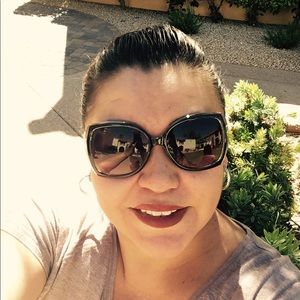 Meet your Posher, Angela